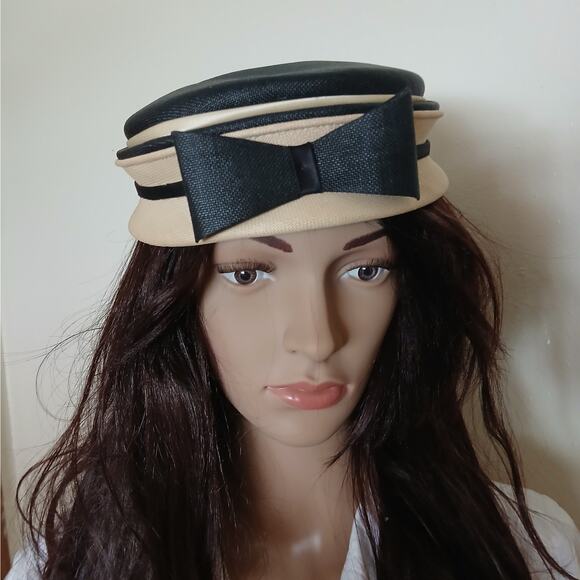 Vintage 1950s/1960s black and white pillbox hat with bow‎ - Picture 1 of 3